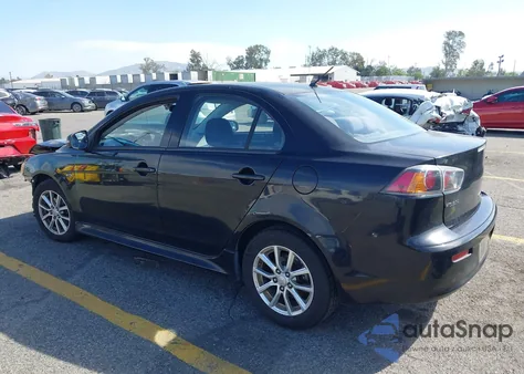 2016 Mitsubishi Lancer Es z USA, uszkodzony, nr VIN JA32U2FU5GU008003